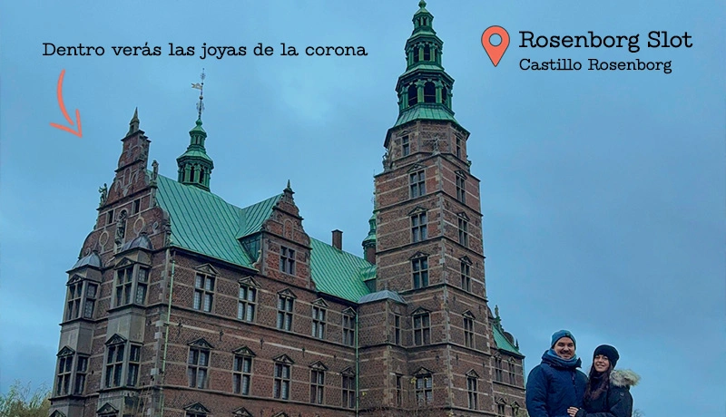 Inma y Álex de Viajamos2 en el Castillo de Rosenborg de Copenhague