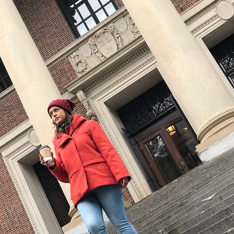 La Widener Library de Harvard, con el lema VERITAS sobre la entrada