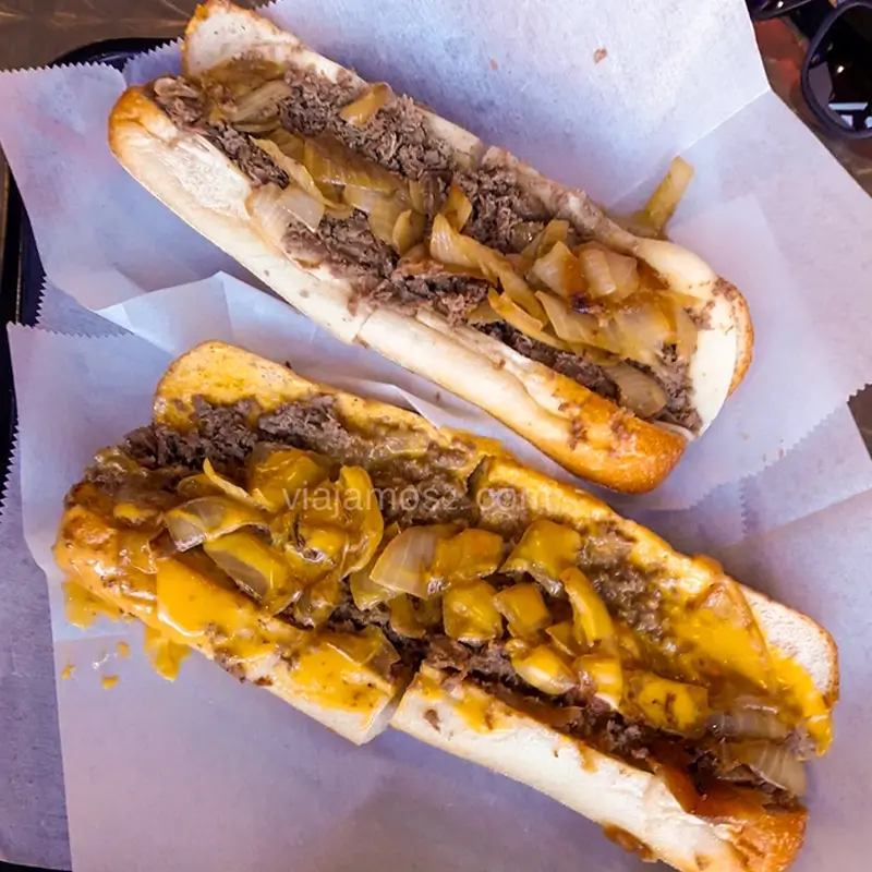 El mejor Philly Cheesesteak de Filadelfia, con carne, cebolla y queso