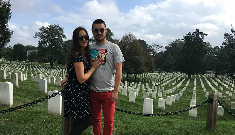 El Cementerio de Arlington, con filas de lápidas blancas, en Washington DC