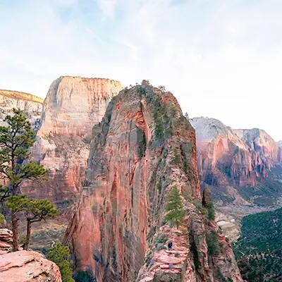 Trekking por el río en Zion National Park