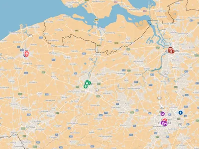 Mapa de Bélgica con las paradas de nuestra ruta por Brujas, Gante, Bruselas y Amberes, una capa de color por día