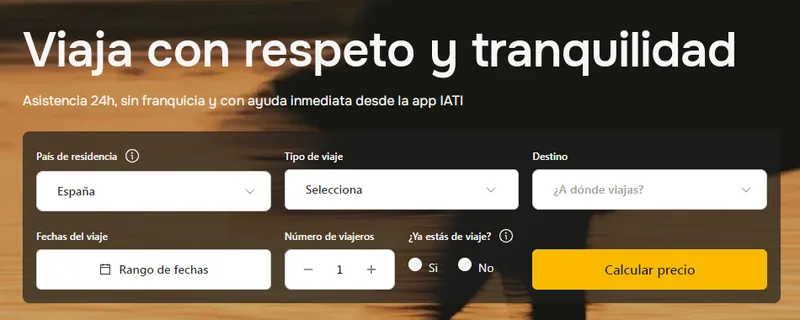 Buscador de la portada de IATI con país de residencia, tipo de viaje, destino, fechas, número de viajeros y el botón Calcular precio