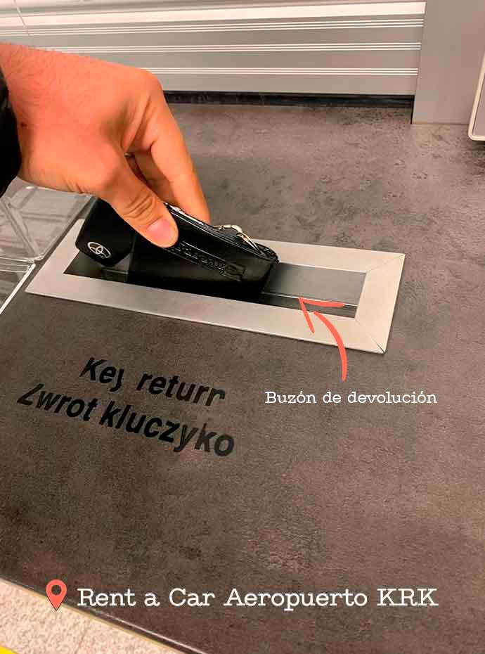 Devolución de llaves del coche en el aeropuerto de Cracovia