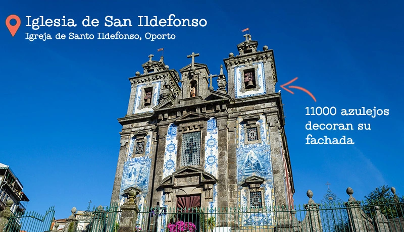 Fachada de azulejos azules y blancos de la Iglesia de San Ildefonso en Oporto
