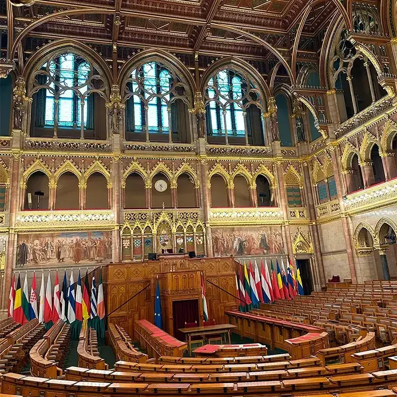 El antiguo salón de la Cámara Alta del Parlamento de Budapest