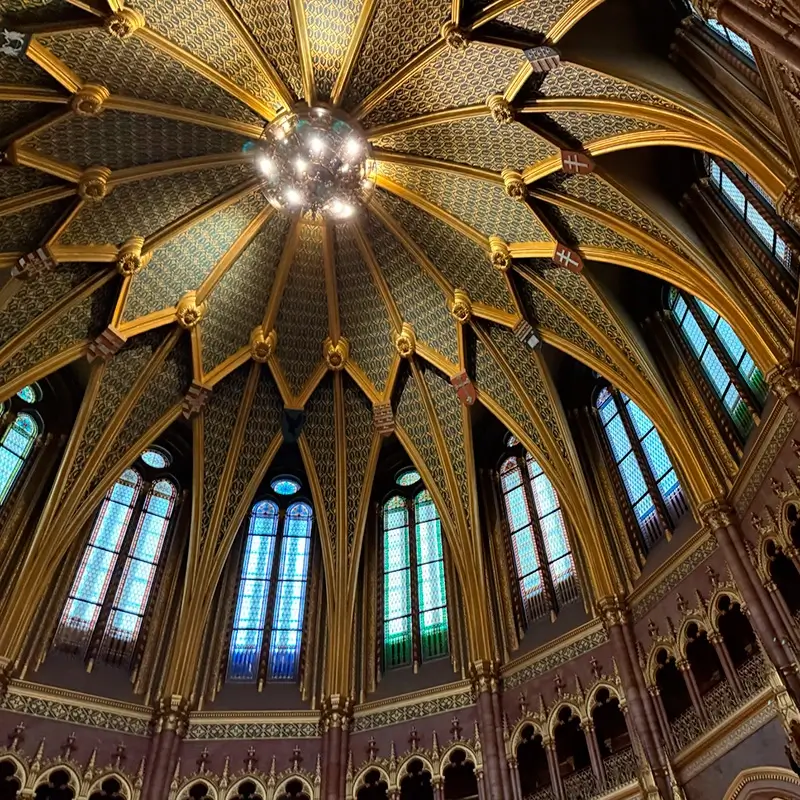 El Salón de la Cúpula del Parlamento de Budapest, donde se guardan las joyas de la Corona húngara