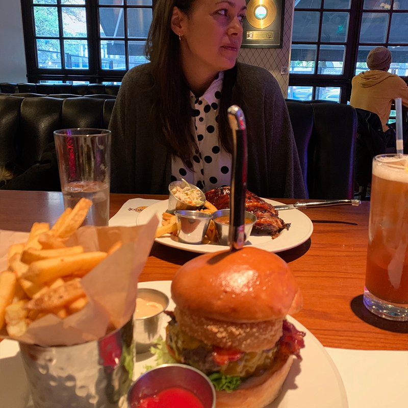 Nuestra comida en el Hard Rock Cafe de Estocolmo, zona Vasastan